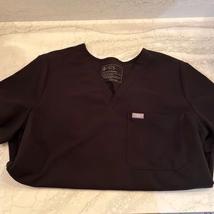 Figs Catrina one pocket scrub top. Size large. Black